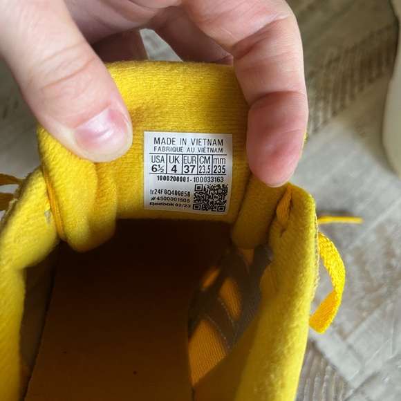 Reebok Classic Yellow Sneakers size 6.5 - Picture 4 of 5